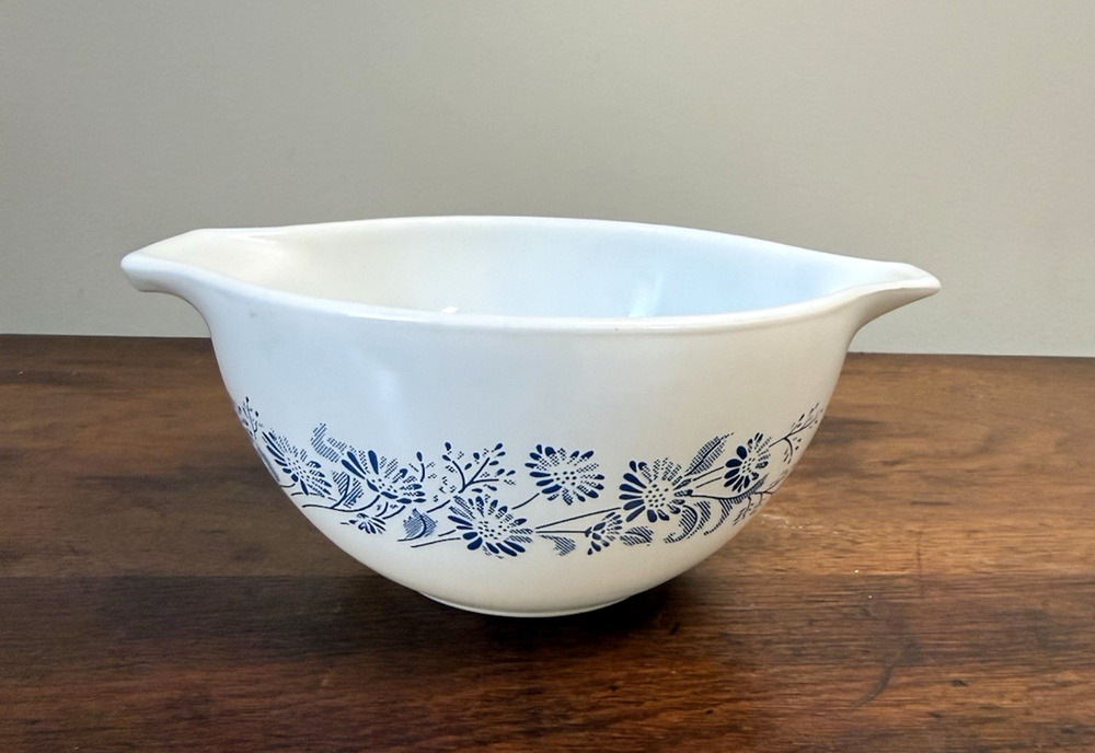 Vintage Pyrex Colonial Mist 441 Cinderella Mixing Bowl 750mL Blue White 1980s